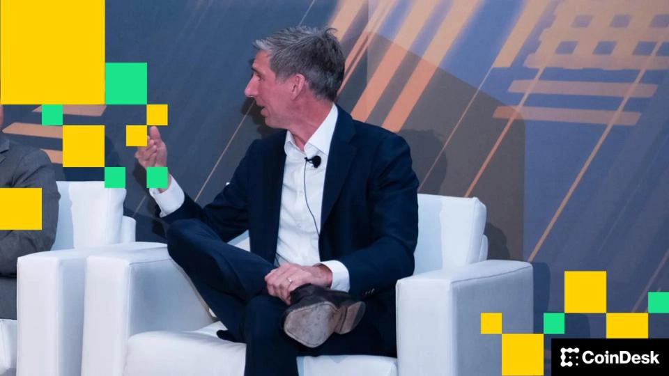 Illustration for article: Institutional Diamond Hands Keep Bitcoin ETFs Afloat Despite 50 Percent Drawdown: CryptoDailyInk